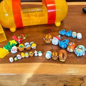 Tsum Tsum Winnie the Pooh carrying case with Tsums Tsums